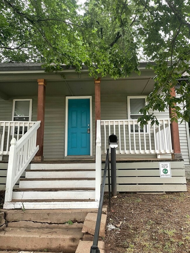 Building Photo - 220 E Springer Ave