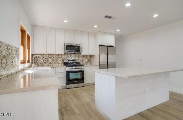 Building Photo - 130 N Ave 60