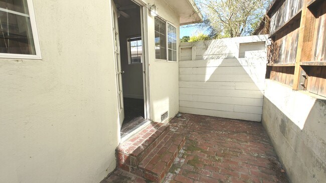 Building Photo - 1405 Ocean Park Blvd