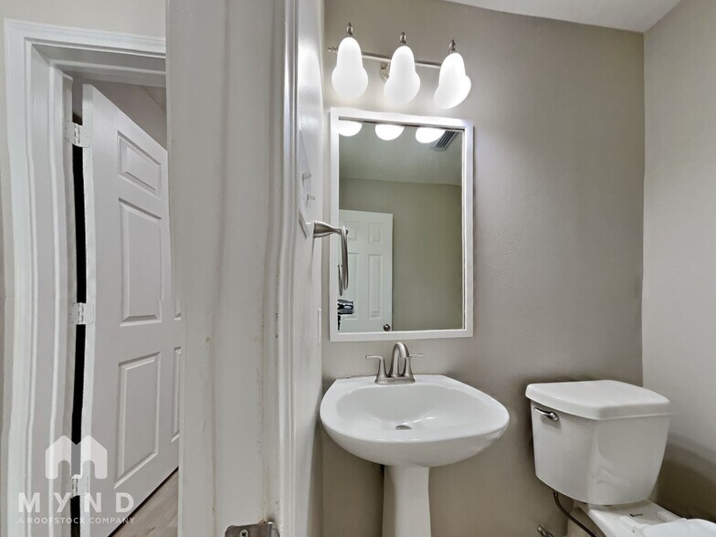 Building Photo - 7606 Bronze Trail Dr