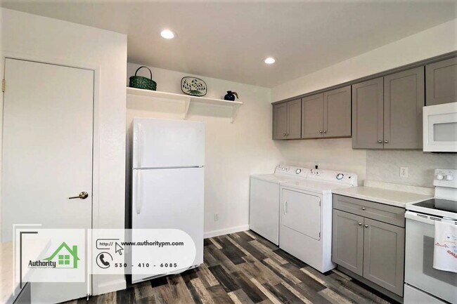 Building Photo - 4445 Dogwood Ln