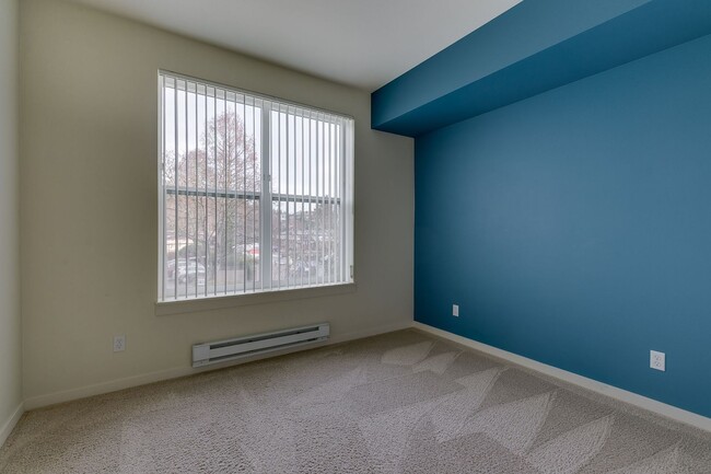 Building Photo - Spacious 2 bedroom Condo in Downtown Redmond