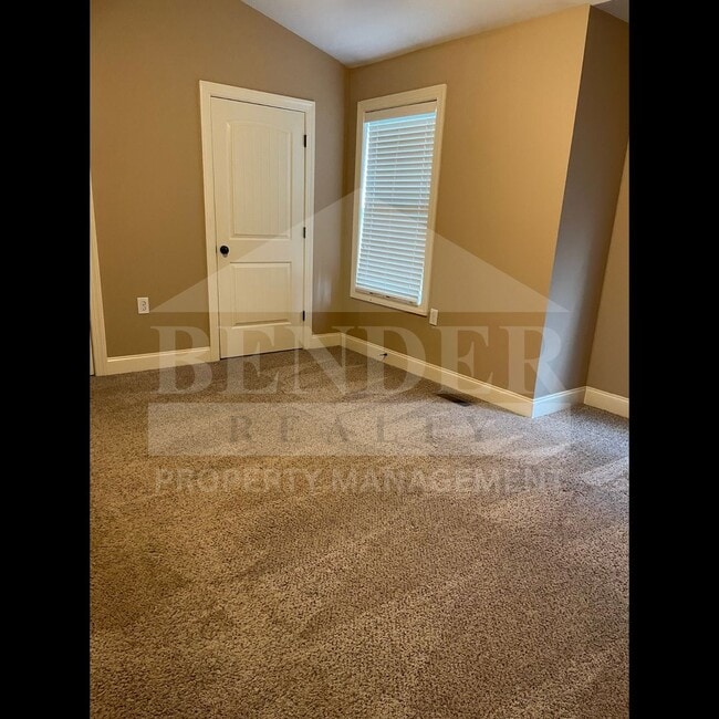 Building Photo - BEAUTIFUL TOWNHOME IN THE CITY