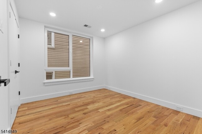 Building Photo - 37 S 7th St