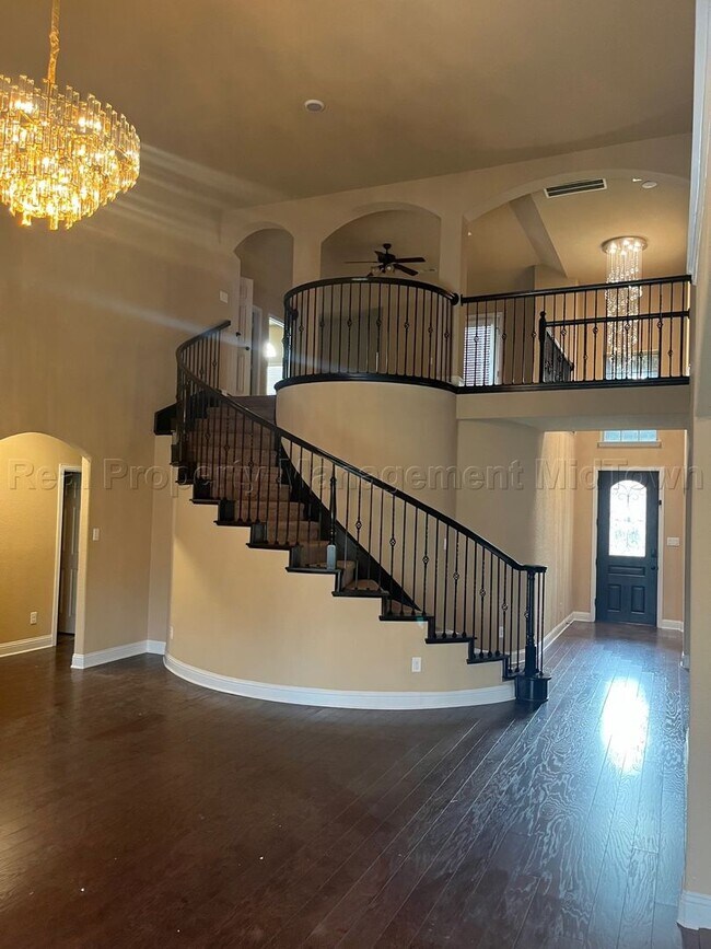 Building Photo - Gorgeous 5 bedroom, 4 bath home in Mansfield ISD