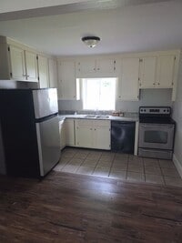 Building Photo - Spacious 4-Bedroom Home in Peoria — Dog-Friendly & Move-In Ready!