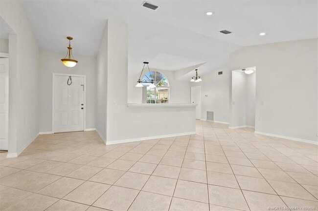 Building Photo - 517 SW College Park Rd