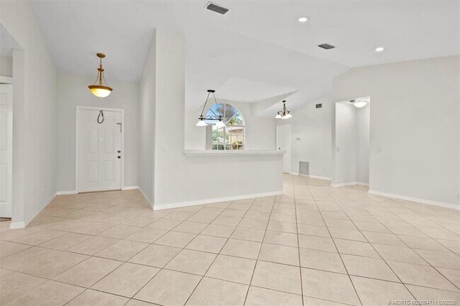 Building Photo - 517 SW College Park Rd