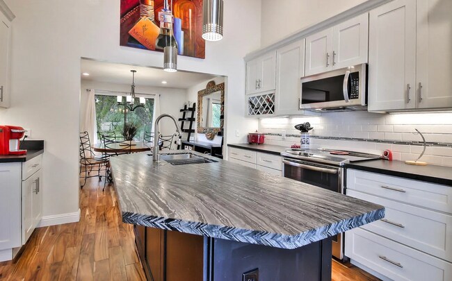 Building Photo - 3 bedroom townhome - Ridgemark