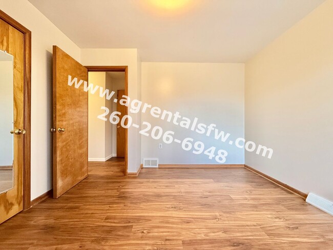 Building Photo - 3 Bedroom House