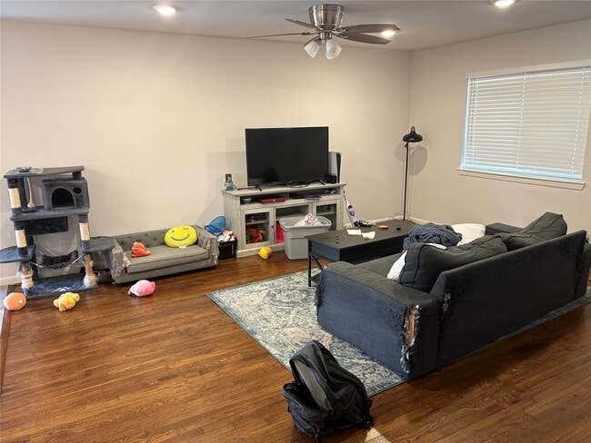 Building Photo - 9511 Bundy Ln