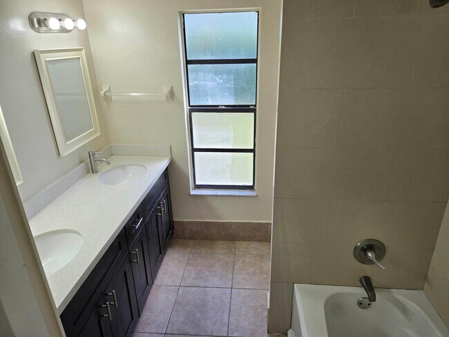 Building Photo - 3921 NW 114th Ave