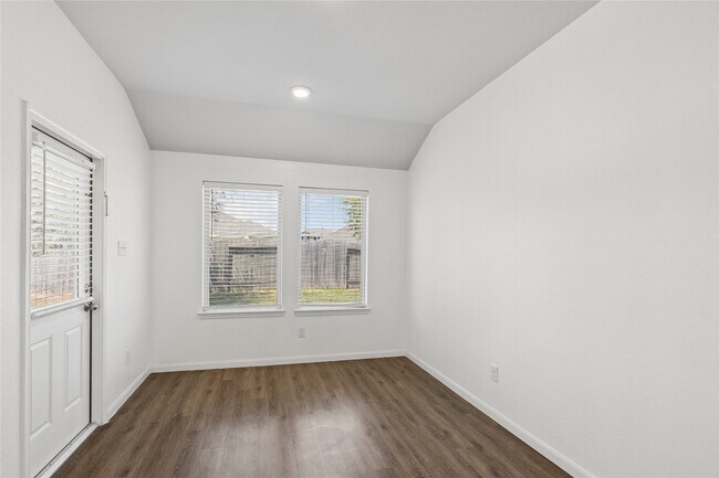 Building Photo - 2111 Levant Ln