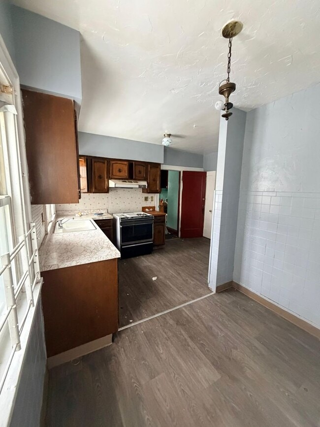 Building Photo - 9426 Dickens Ave