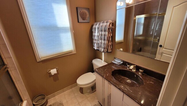 Building Photo - 104 S Avolyn Ave