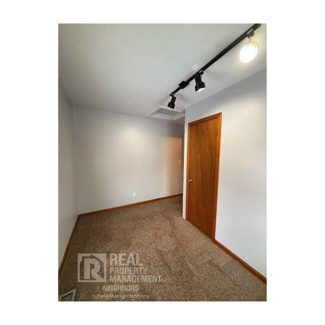 Building Photo - Beautiful 3 Bedroom, 2 Bathroom Home in Clarksville, MI