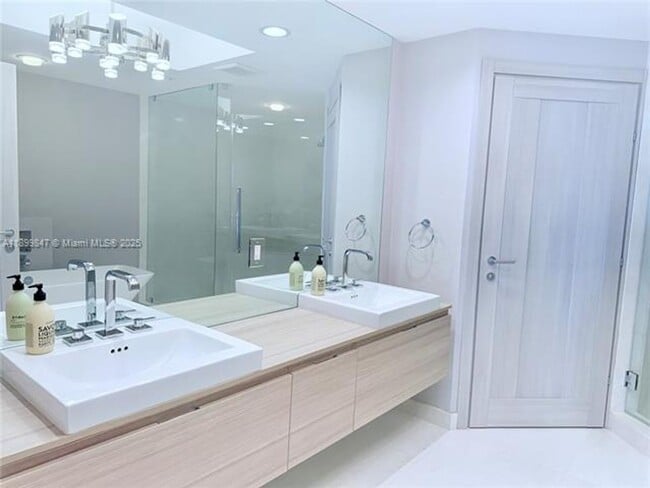 Building Photo - 17111 Biscayne Blvd