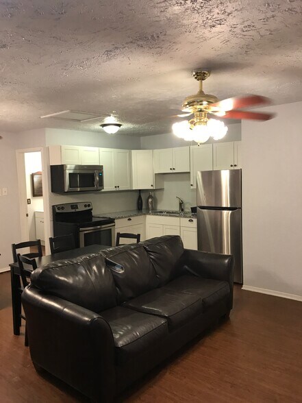 Primary Photo - 9283 Five Palms Dr