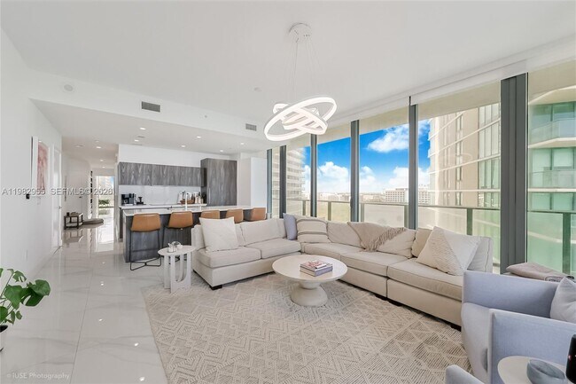 Building Photo - 480 NE 31st St