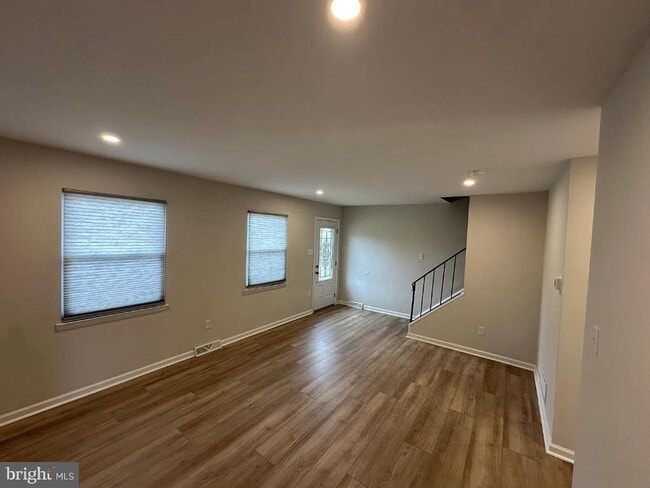 Building Photo - 102 Stuart Ave