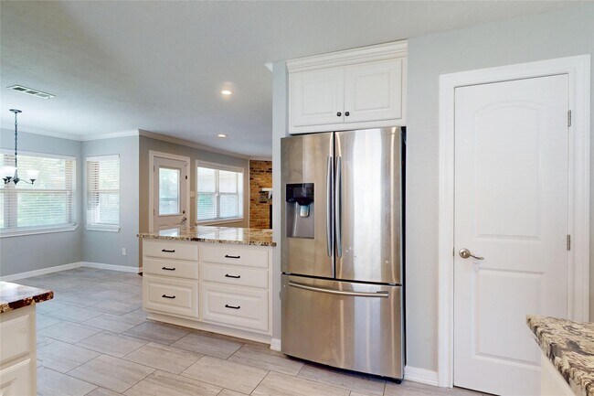 Building Photo - 5850 Braesheather Dr
