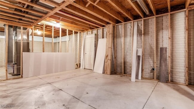 Building Photo - 6965 Chandlersville Rd