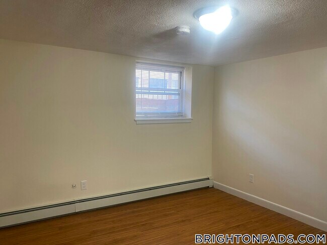 Building Photo - 176 N Beacon St