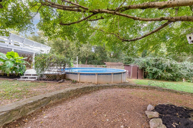 Building Photo - 828 Lemont Dr