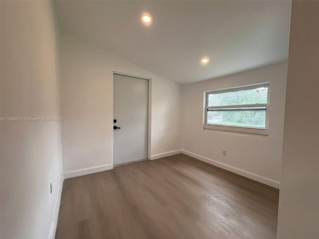 Building Photo - 3624 Oak Ave