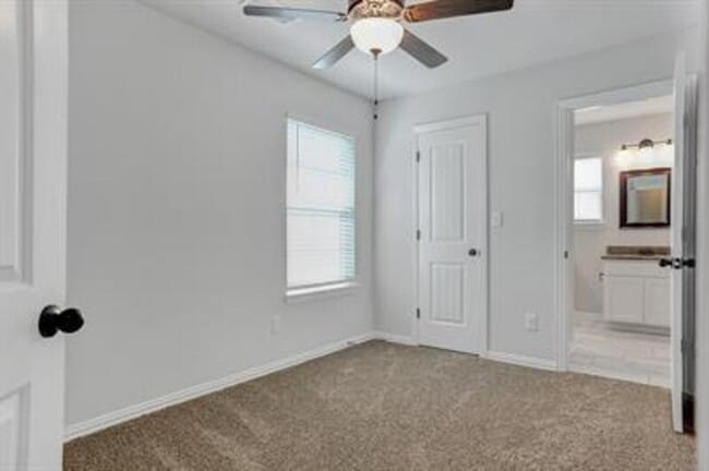 Building Photo - 243 W Forest Ave