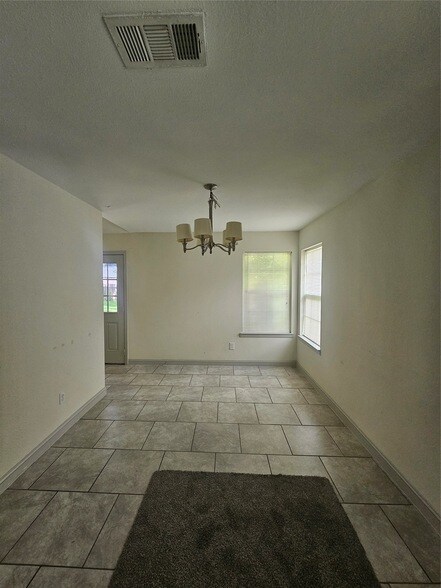 Building Photo - 3206 Pebble Lake Dr