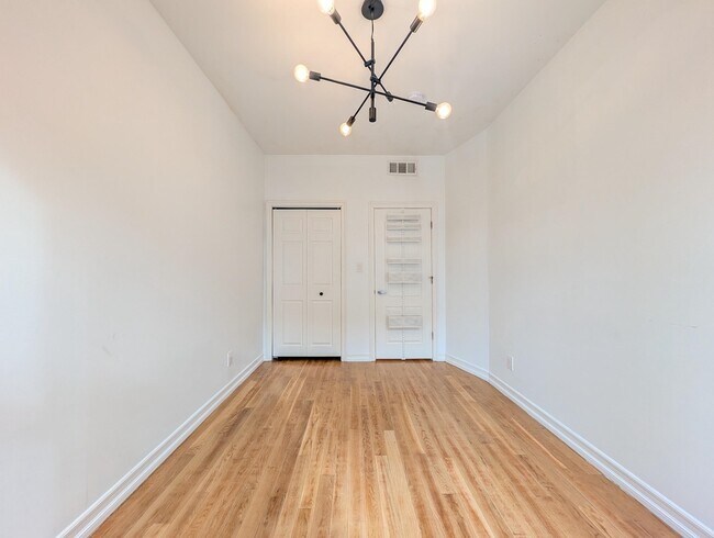 Building Photo - 128 Bright St