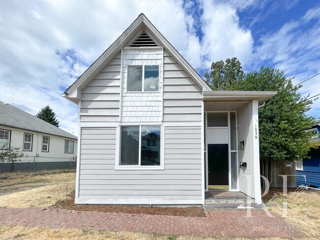 Building Photo - 3BR Bremerton Home with Vintage Charm & Mo...
