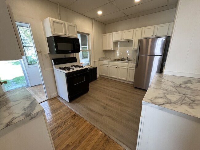 Building Photo - 191 N Hamilton St