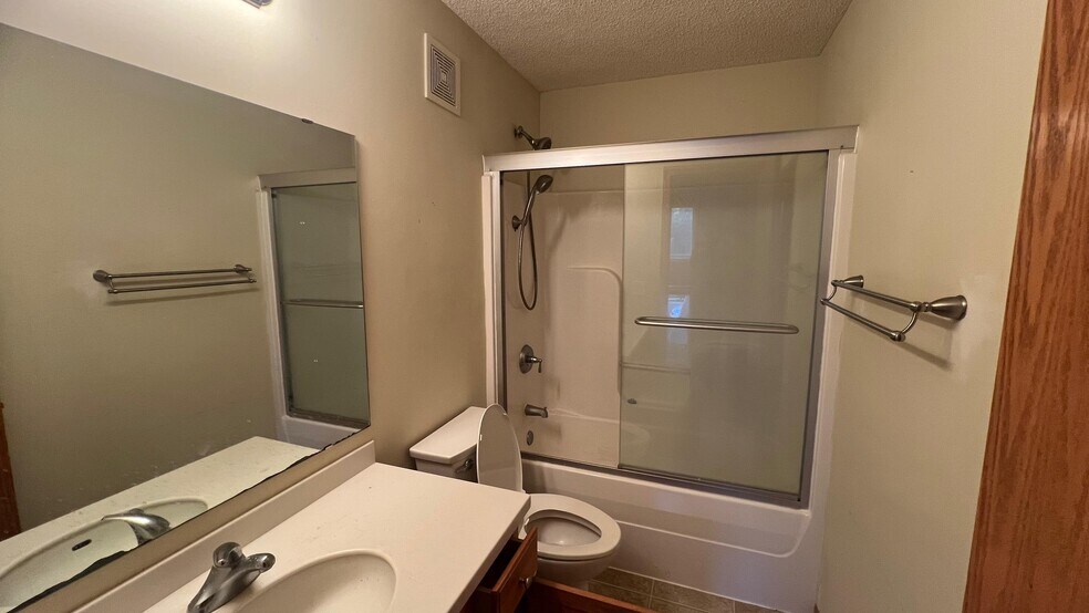 Building Photo - 2853 Wyndam Ct