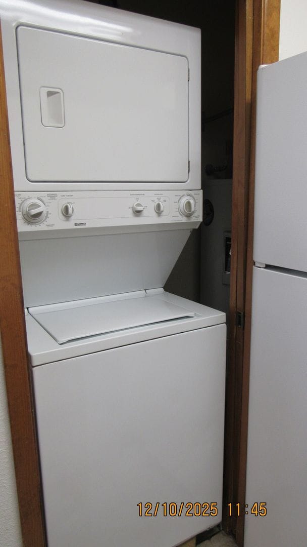 Building Photo - 2 Bed 2 Bath with Lake View