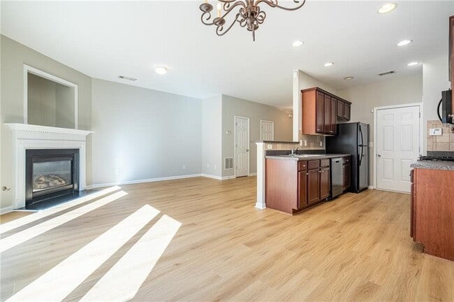 Building Photo - 2245 Leicester Way SE