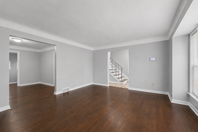 Building Photo - 15712 Vaughan St