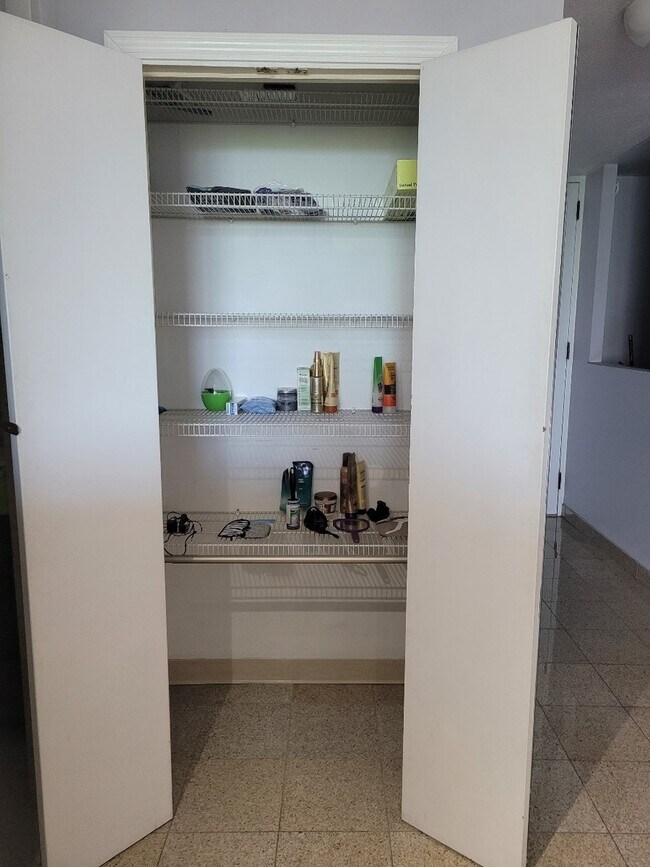 Building Photo - 720 W Gordon Terrace