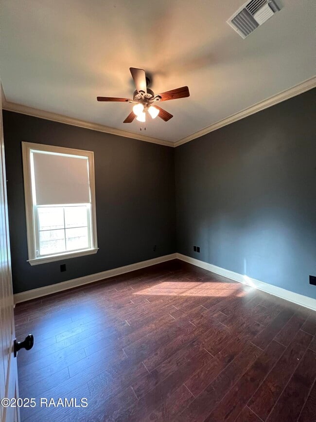 Building Photo - 100 Birchview Dr