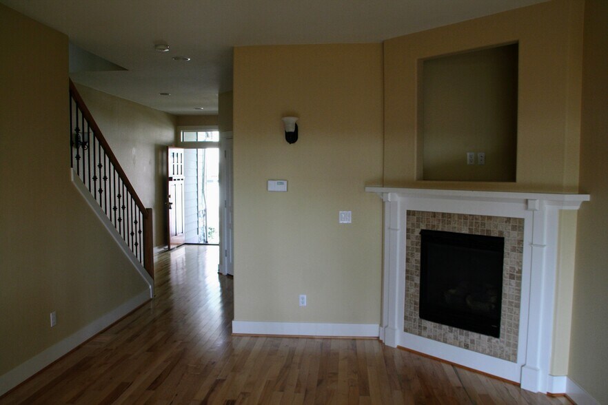 Building Photo - 9398 SW 153rd Ave