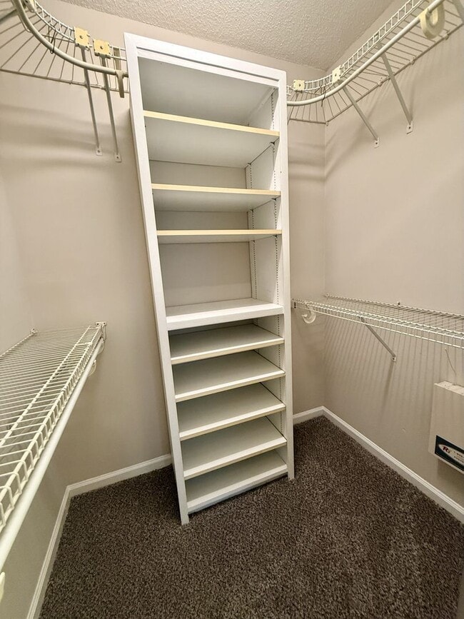 Building Photo - 1024 Laurens Way