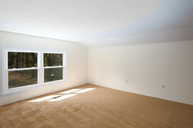 Building Photo - 1190 Blue Creek Rd