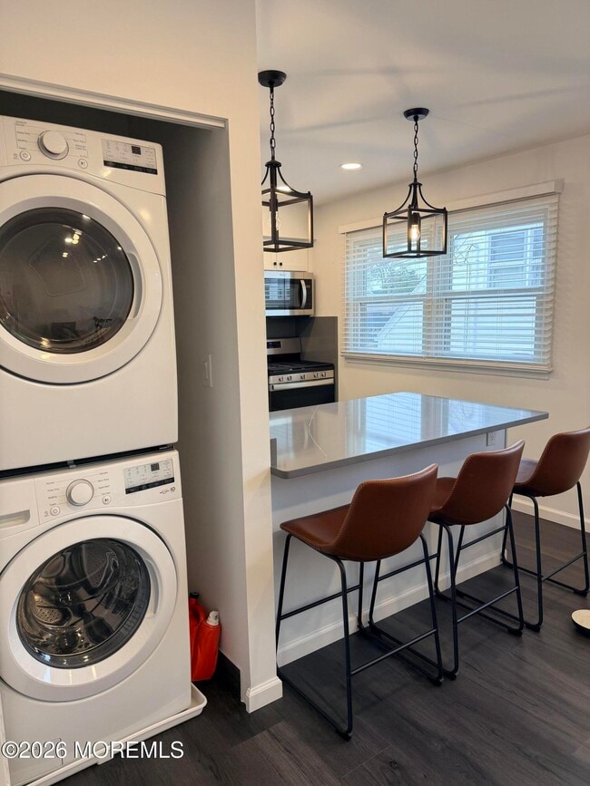 Building Photo - 2133 Bridge Ave