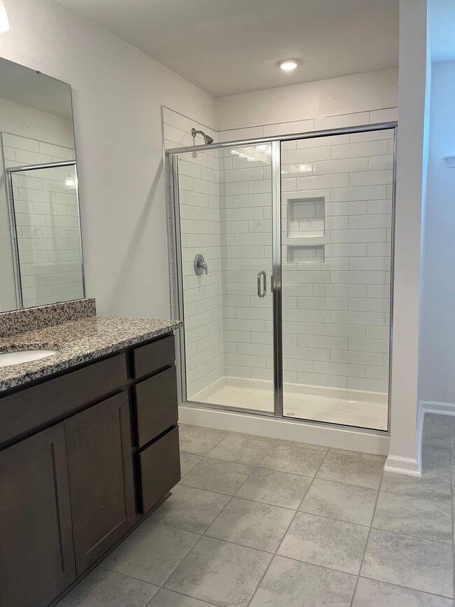 Building Photo - Stunning, Elegant Residence in Fuquay-Vari...