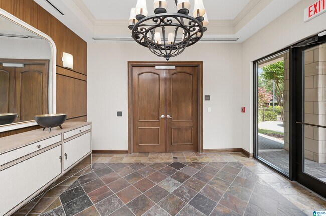 Building Photo - 2600 Highland Ave