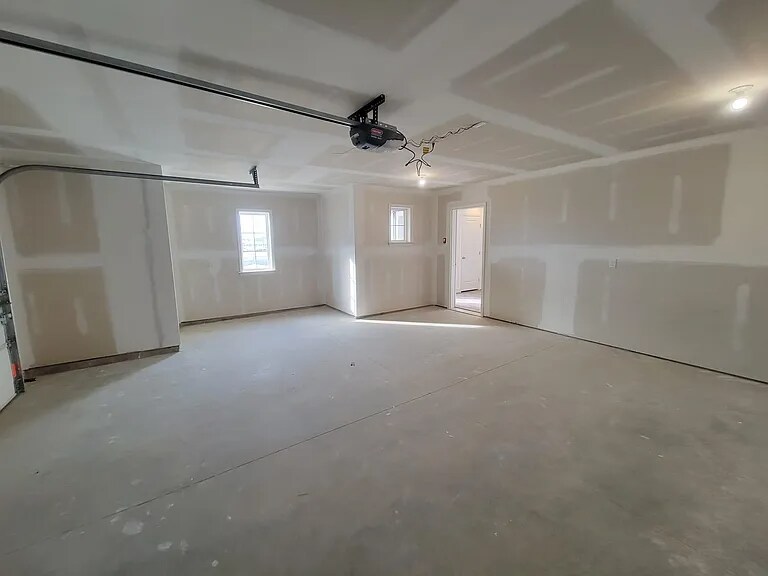 Building Photo - 3118 Detweiler Ln