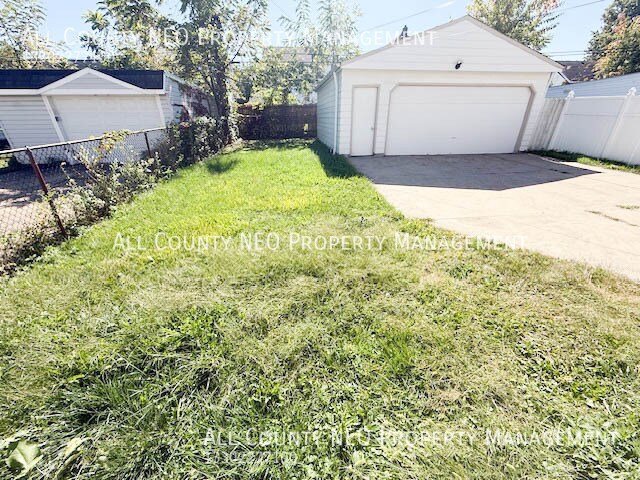 Building Photo - 10800 Vernon Ave