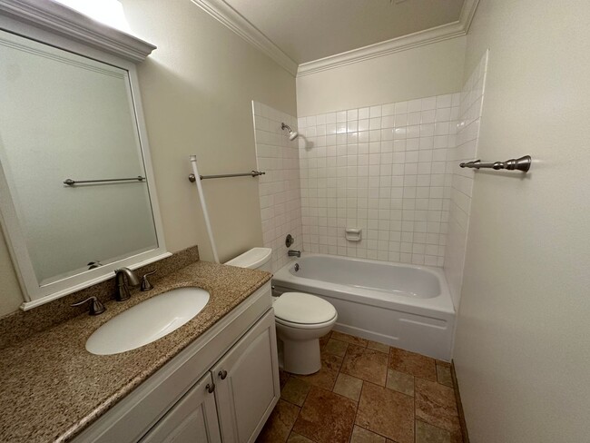 Building Photo - Updated Townhome with River Access and Bea...