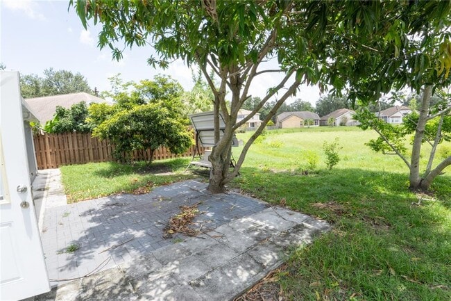 Building Photo - 16505 Lake Heather Dr